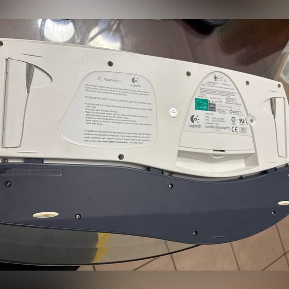 Vintage Logitech Natural Multimedia Ergonomic Keyboard Cordless NOT Tested - Picture 3 of 4